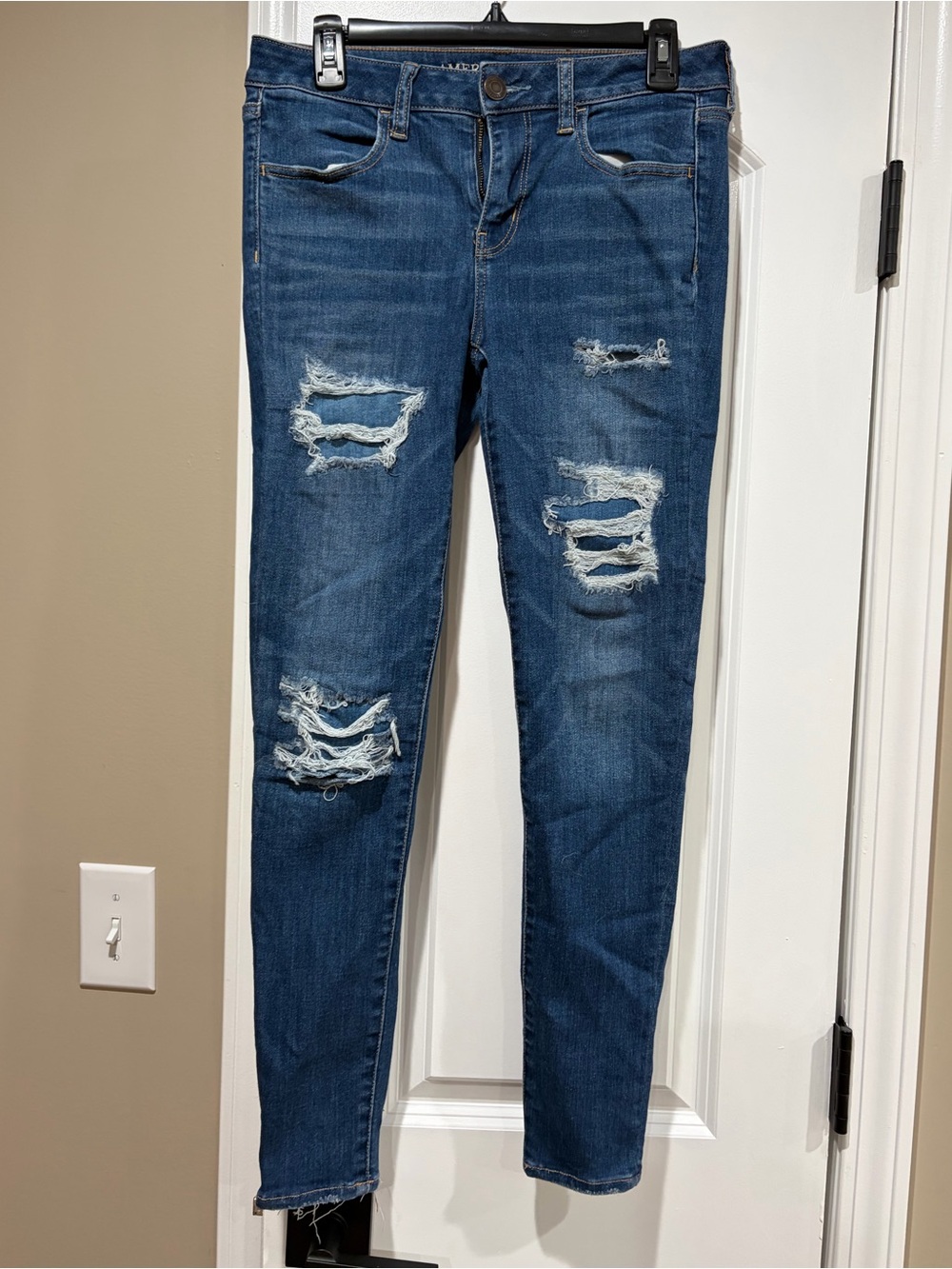 American Eagle Outfitters Dark Blue Distressed Women's Skinny Jeans